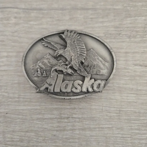 J&H Vintage 1989 Alaska Silver Tone Eagle Fish Mountain Oval Belt Buckle - Picture 1 of 4
